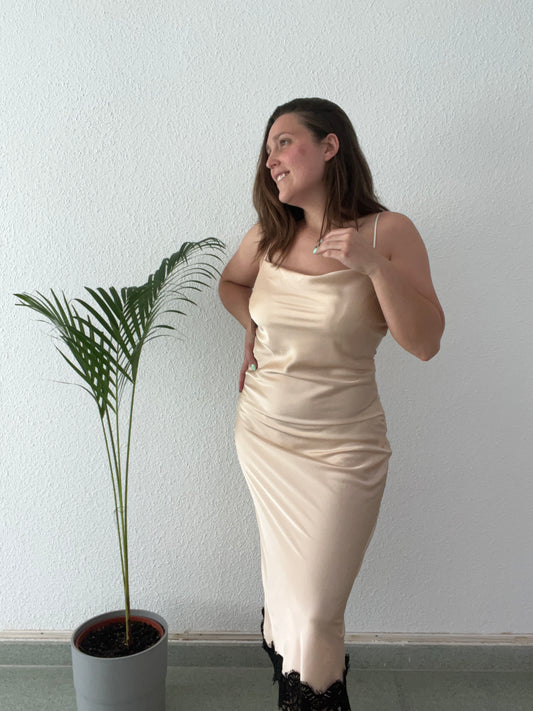 VESTIDO LENCERO