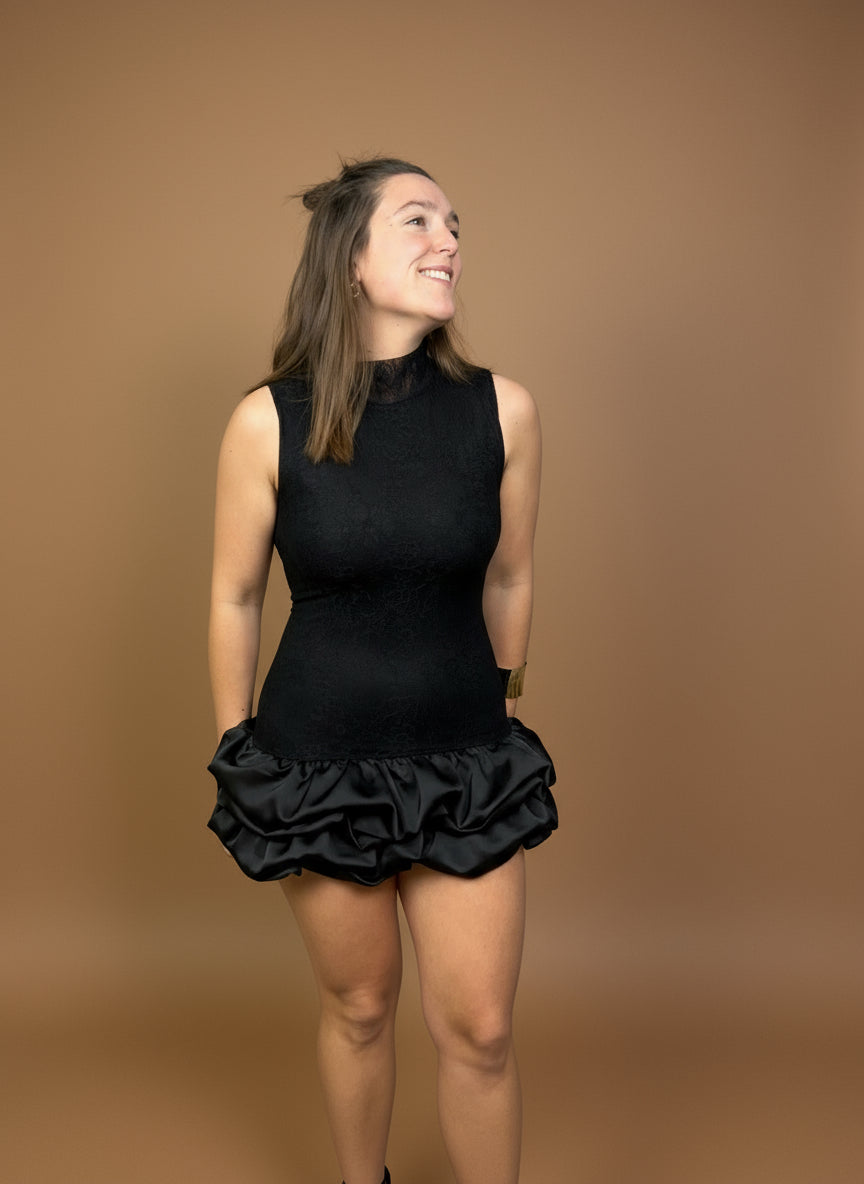 VESTIDO ENCAJE CARMESI