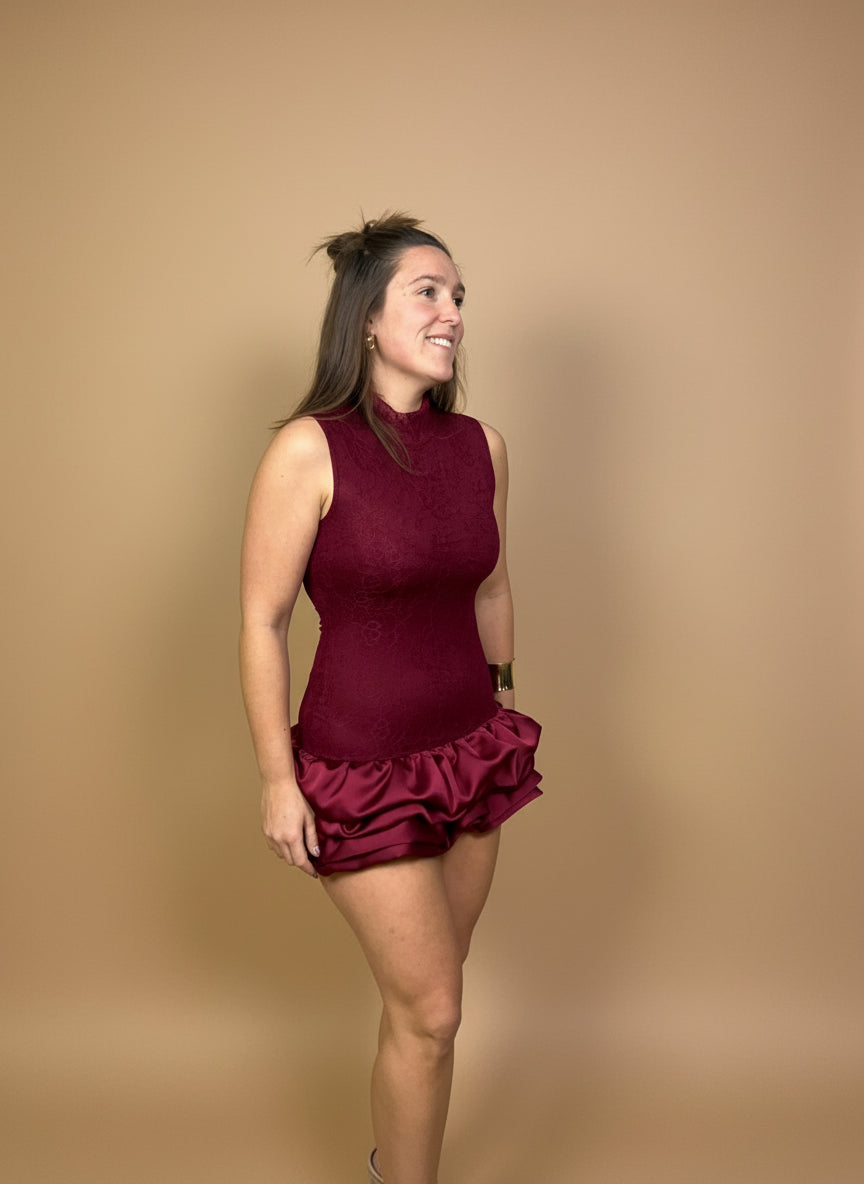 VESTIDO ENCAJE CARMESI