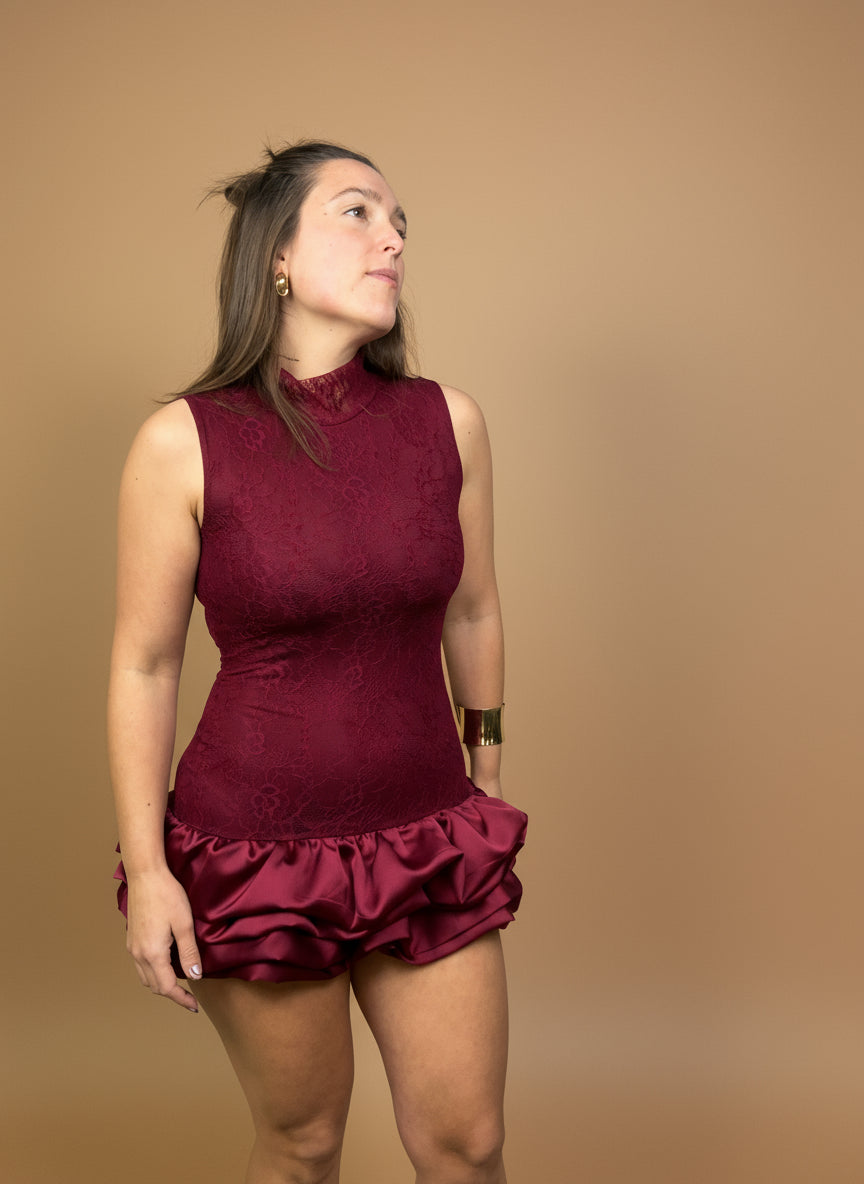 VESTIDO ENCAJE CARMESI